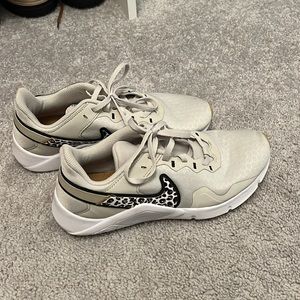 Women Nike Sneaker size 8